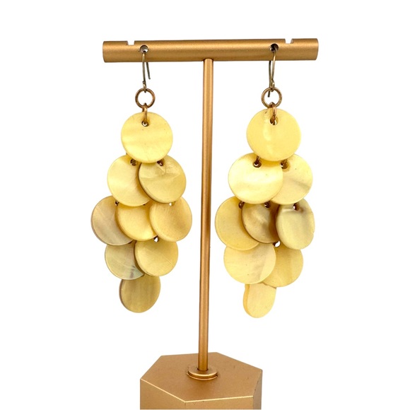 Scalloped Shell Disc Chandelier Drop Earrings Yellow Mother of Pearl - Picture 3 of 3